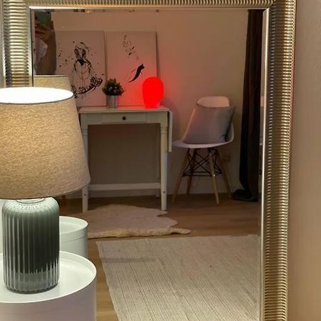 Schickes Apartment Mit Balkon In 뒤셀도르프 외부 사진